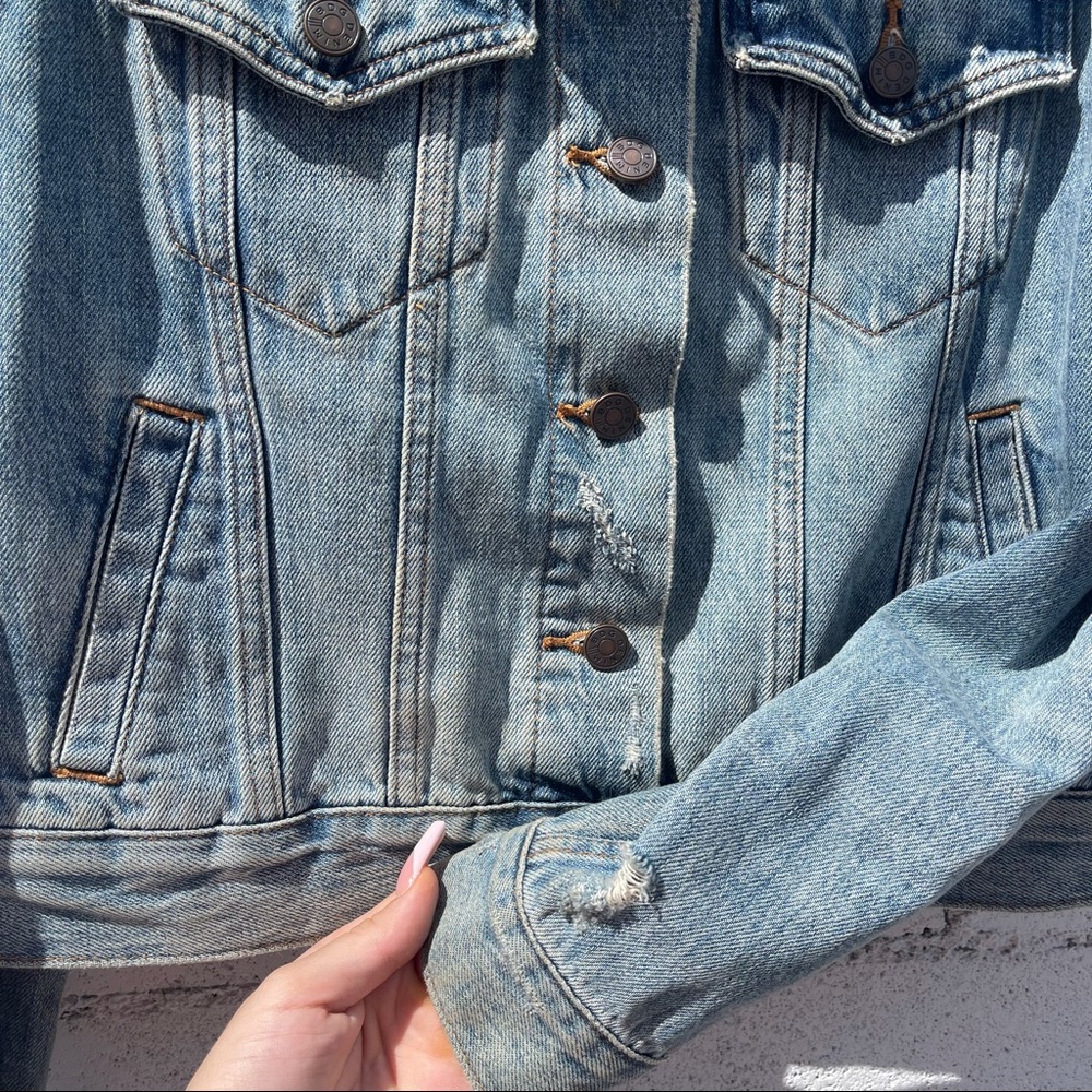 UO Embroidered Jean Jacket - Picture 4 of 7
